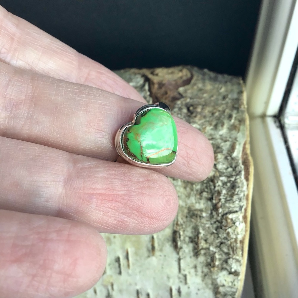 Green Turquoise Ring. Solid 925 Silver with Natural Green Turquoise Heart shape. - Picture 15 of 16
